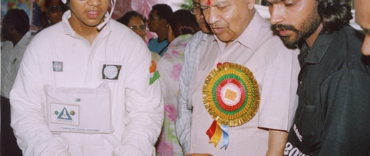 dinesh nisang jayant narlikar-min